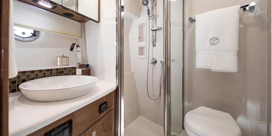 Cruisers Yachts 45 Cantius