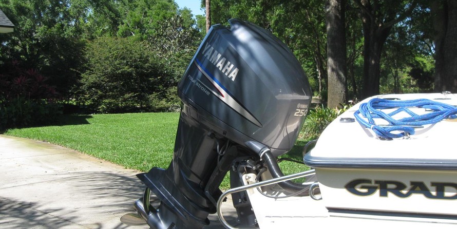 Grady-White Freedom 225