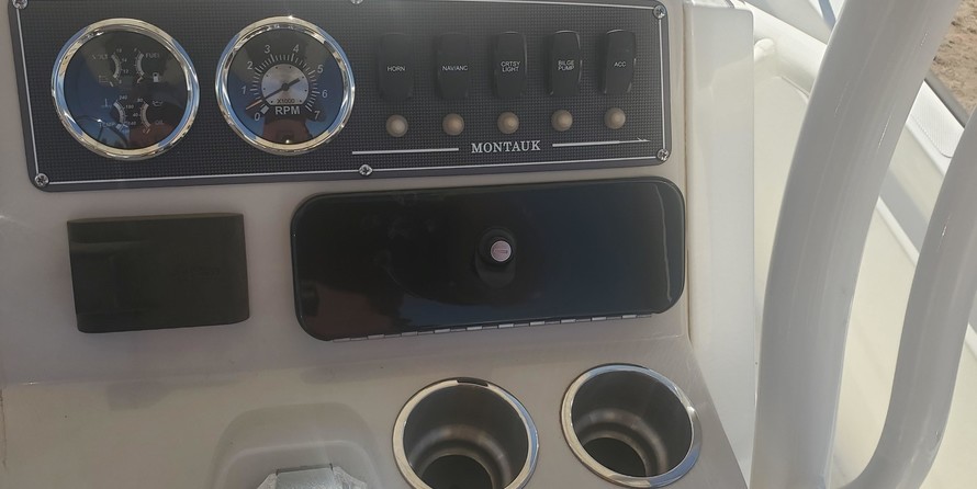 Boston Whaler 210 Montauk