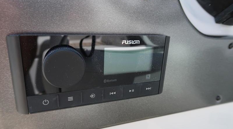 Hurricane SunDeck 187 IO