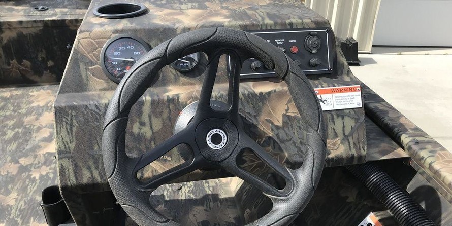 Lund Boats Predator 2070