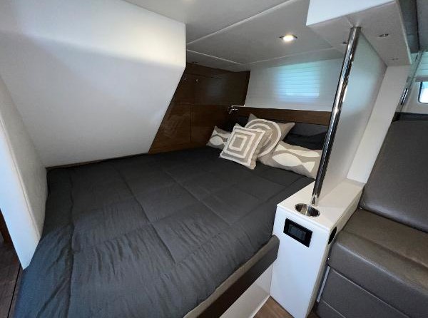 Cruisers Yachts 45 Cantius