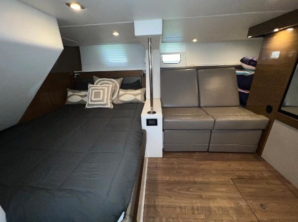 Cruisers Yachts 45 Cantius