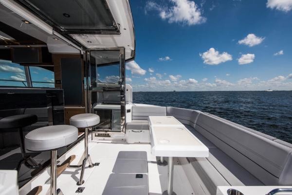 Cruisers Yachts 45 Cantius