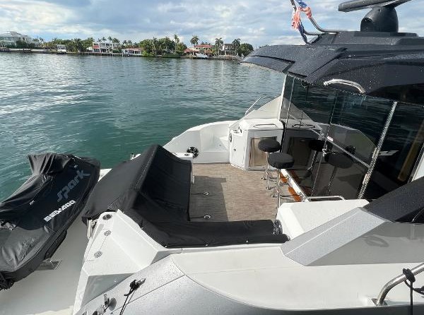 Cruisers Yachts 45 Cantius