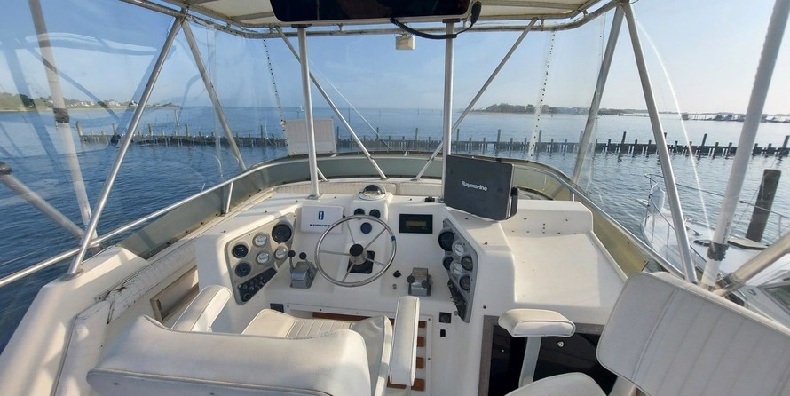 Luhrs Tournament 400 Sportfish