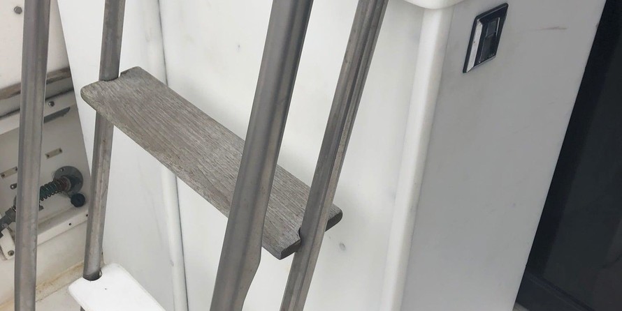 Luhrs Tournament 400 Sportfish