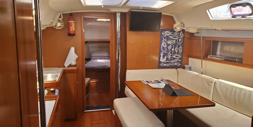 Beneteau Oceanis 43