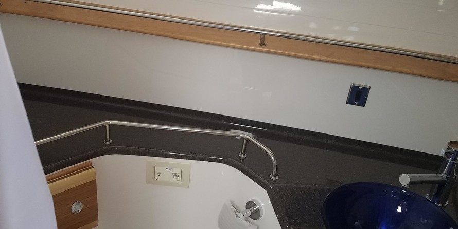 Cutwater C-302 Coupe