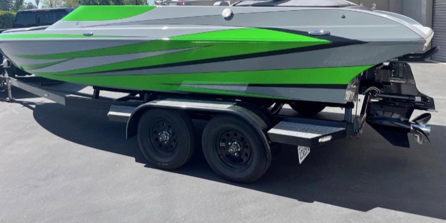 Pro-line 2950 mid cabin