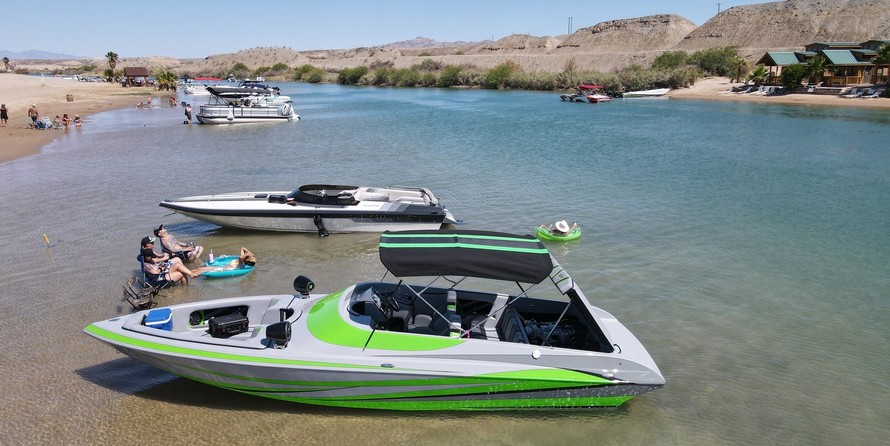 Pro-line 2950 mid cabin