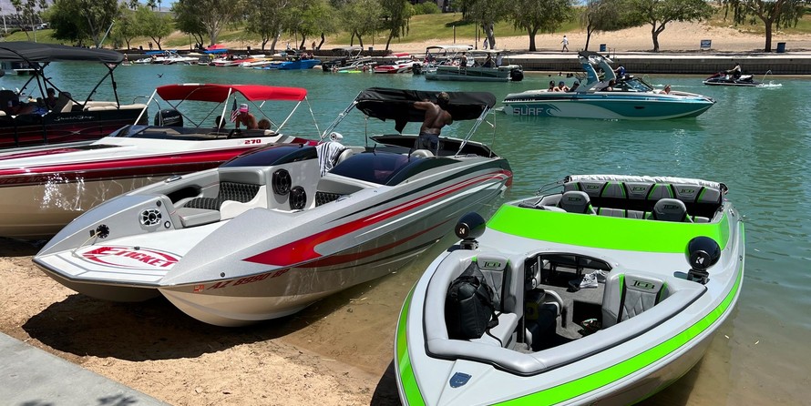 Pro-line 2950 mid cabin