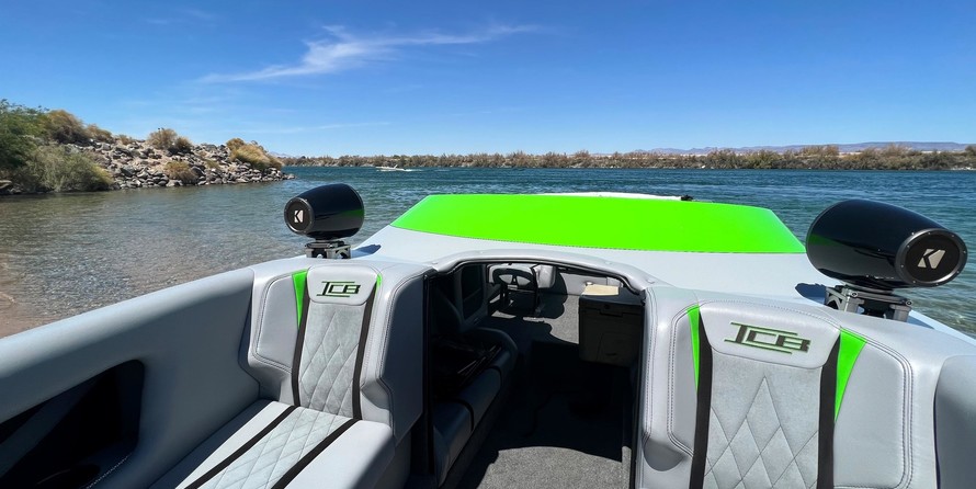 Pro-line 2950 mid cabin