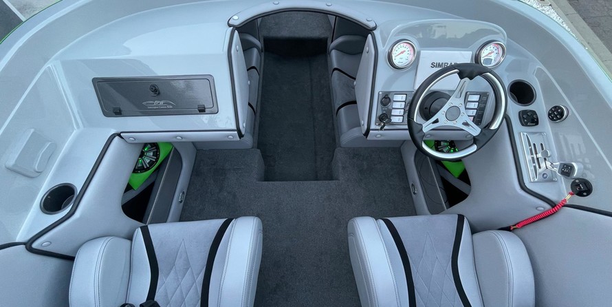 Pro-line 2950 mid cabin