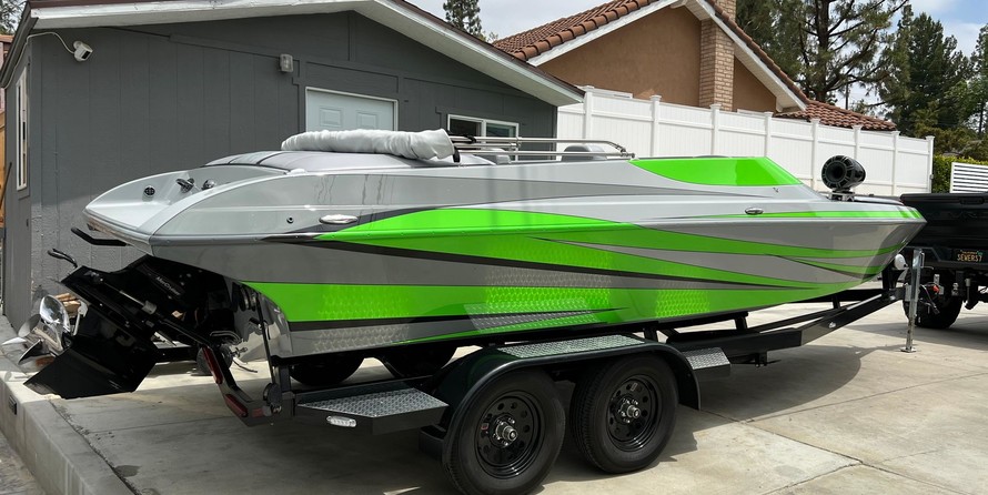 Pro-line 2950 mid cabin