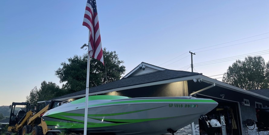 Pro-line 2950 mid cabin