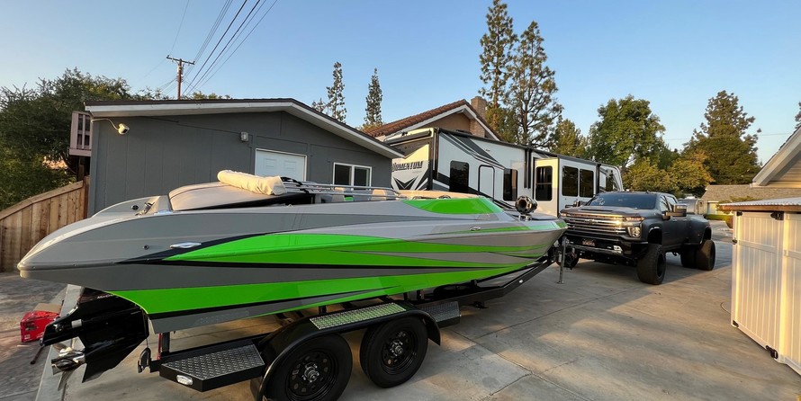 Pro-line 2950 mid cabin