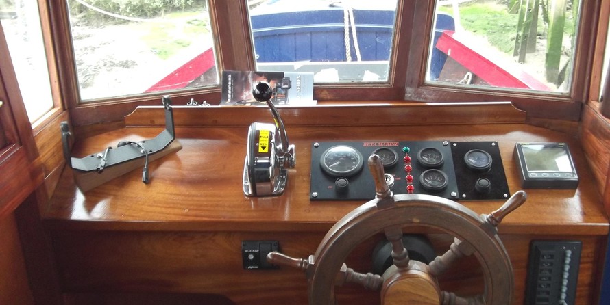 Custom Motor Launch 20 (available)