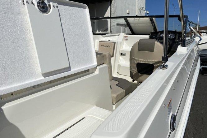 Bayliner VR5 Cuddy