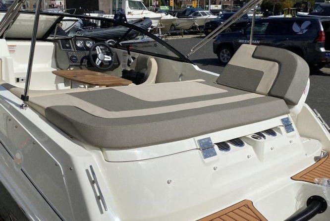 Bayliner VR5 Cuddy