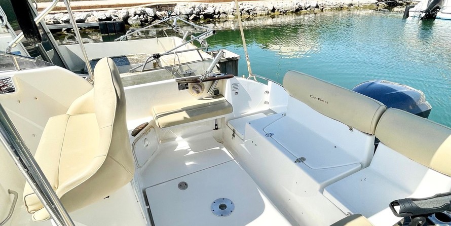 B2 marine cap ferret 552 dc