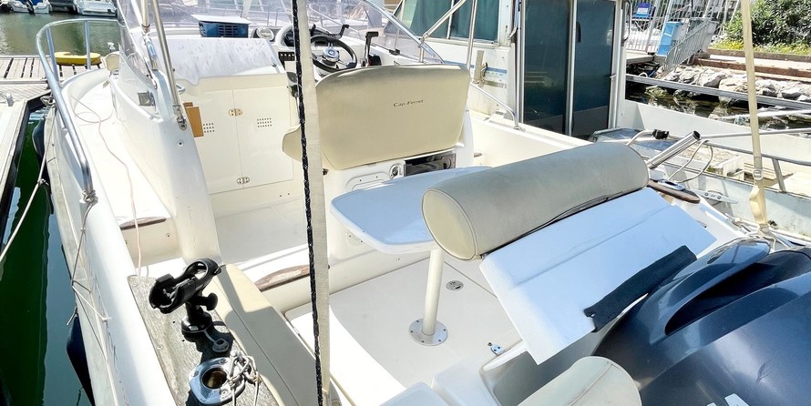 B2 marine cap ferret 552 dc