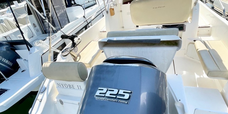 B2 marine cap ferret 552 dc