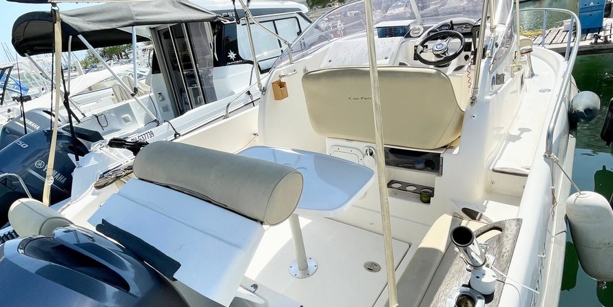 B2 marine cap ferret 552 dc