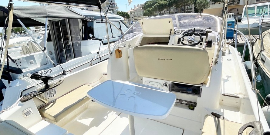 B2 marine cap ferret 552 dc