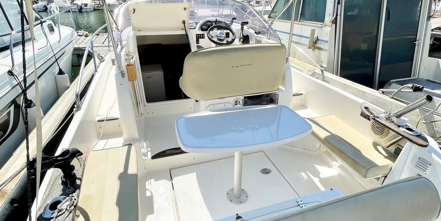 B2 marine cap ferret 552 dc