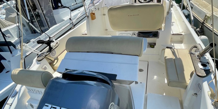 B2 marine cap ferret 552 dc