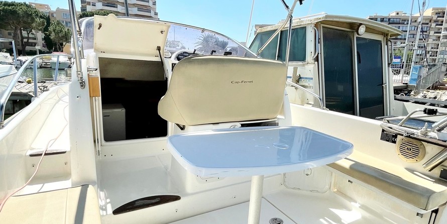 B2 marine cap ferret 552 dc