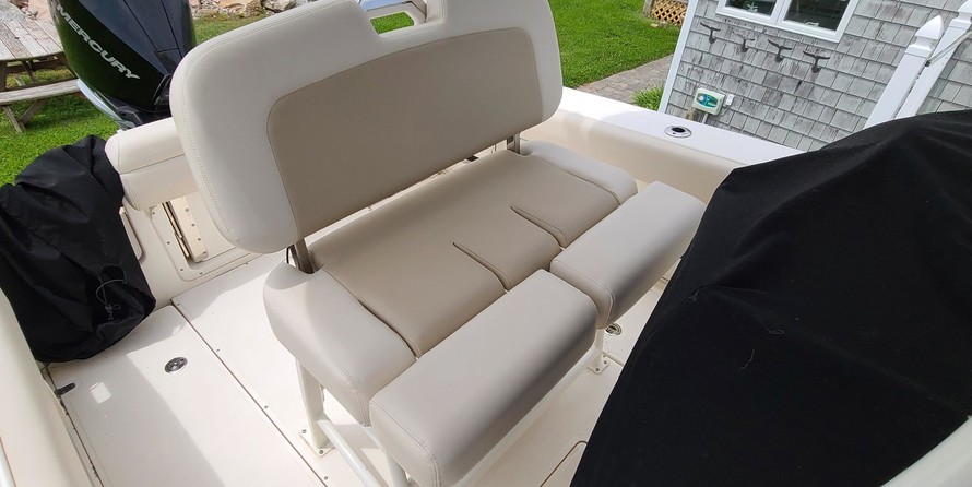 Boston Whaler 230 Outrage