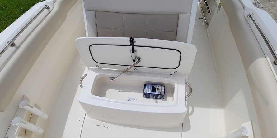 Boston Whaler 230 Outrage