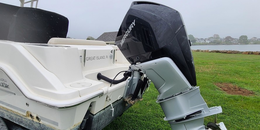 Boston Whaler 230 Outrage