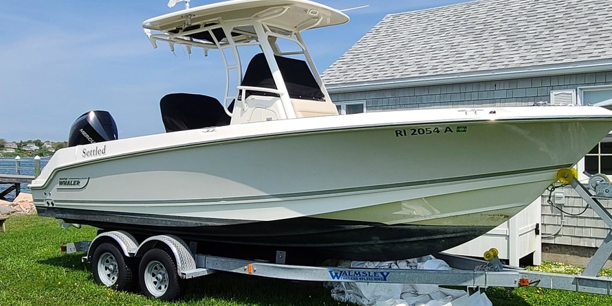 Boston Whaler 230 Outrage