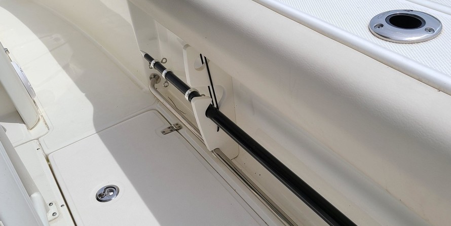 Boston Whaler 230 Outrage