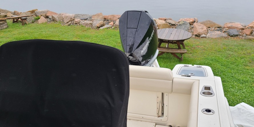 Boston Whaler 230 Outrage