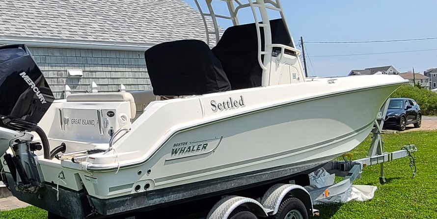 Boston Whaler 230 Outrage