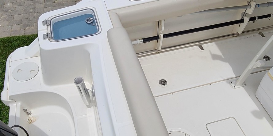 Boston Whaler 230 Outrage