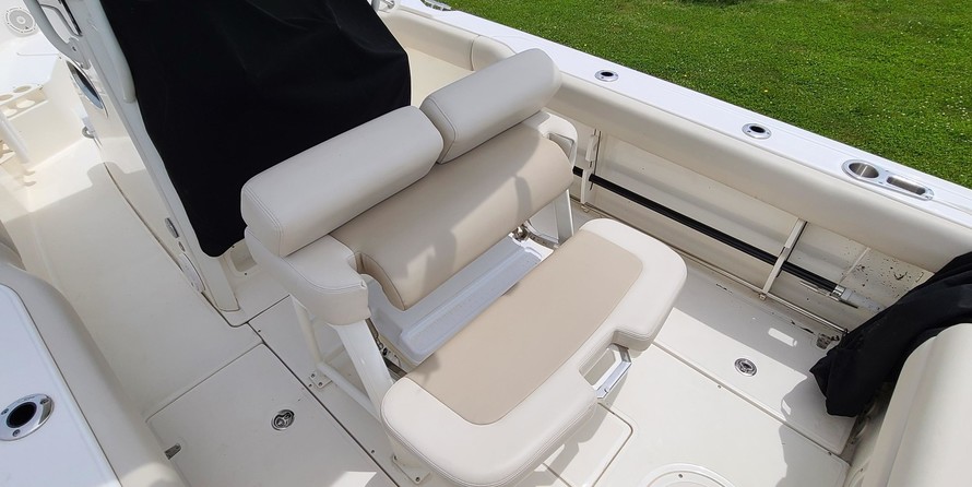 Boston Whaler 230 Outrage
