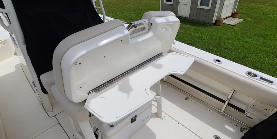Boston Whaler 230 Outrage