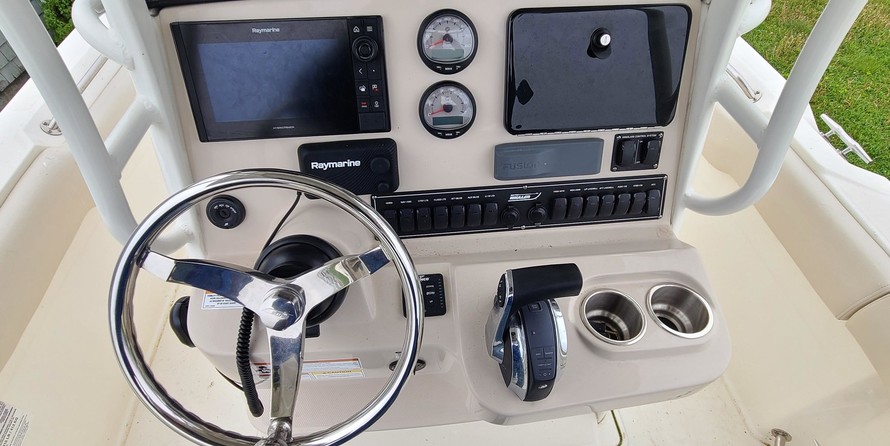 Boston Whaler 230 Outrage