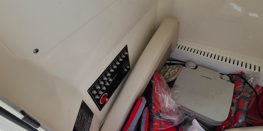 Boston Whaler 230 Outrage