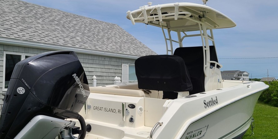 Boston Whaler 230 Outrage