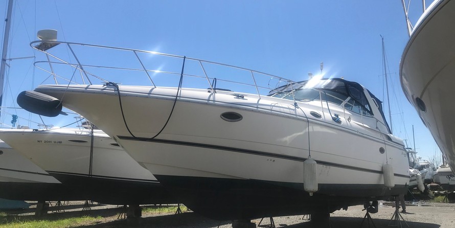 Cruisers yachts 3870 express