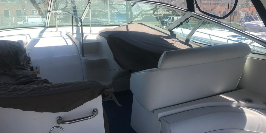 Cruisers yachts 3870 express