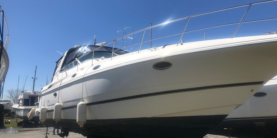 Cruisers yachts 3870 express