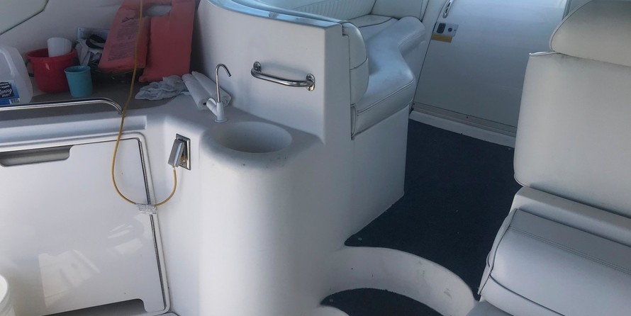 Cruisers yachts 3870 express