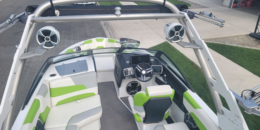 Malibu Wakesetter 22 LSV